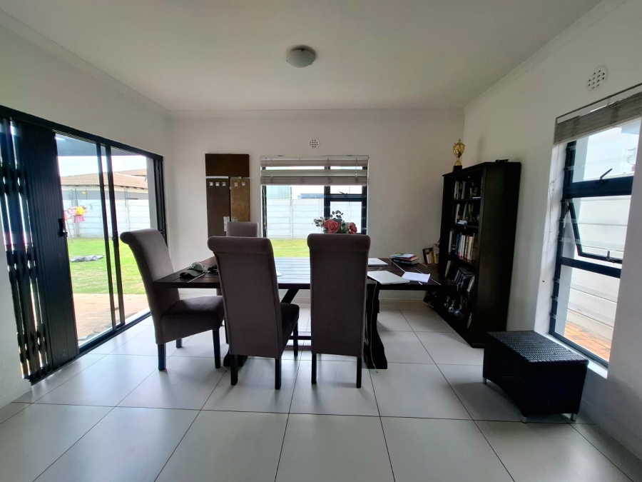 To Let 4 Bedroom Property for Rent in Parklands North Western Cape